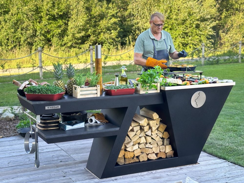 Luxusní černý gril - Plancha na dřevo